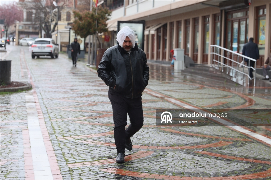 Edirne'de sağanak etkili oluyor