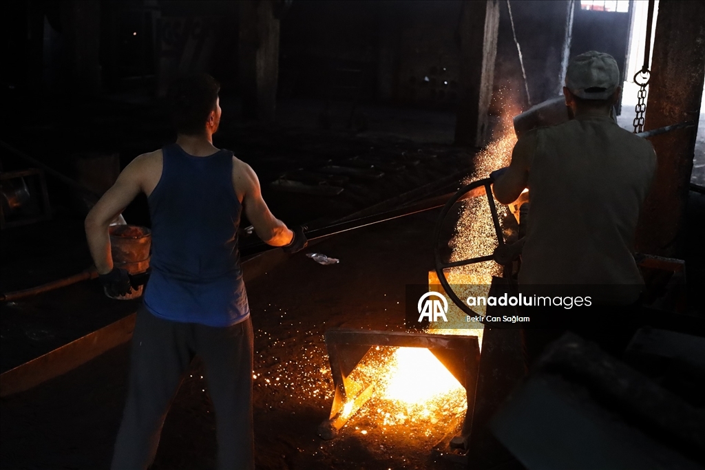 Gaziantep’te dökümhanelerde zorlu mesai