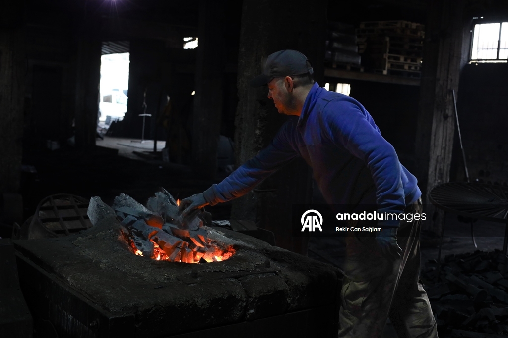 Gaziantep’te dökümhanelerde zorlu mesai