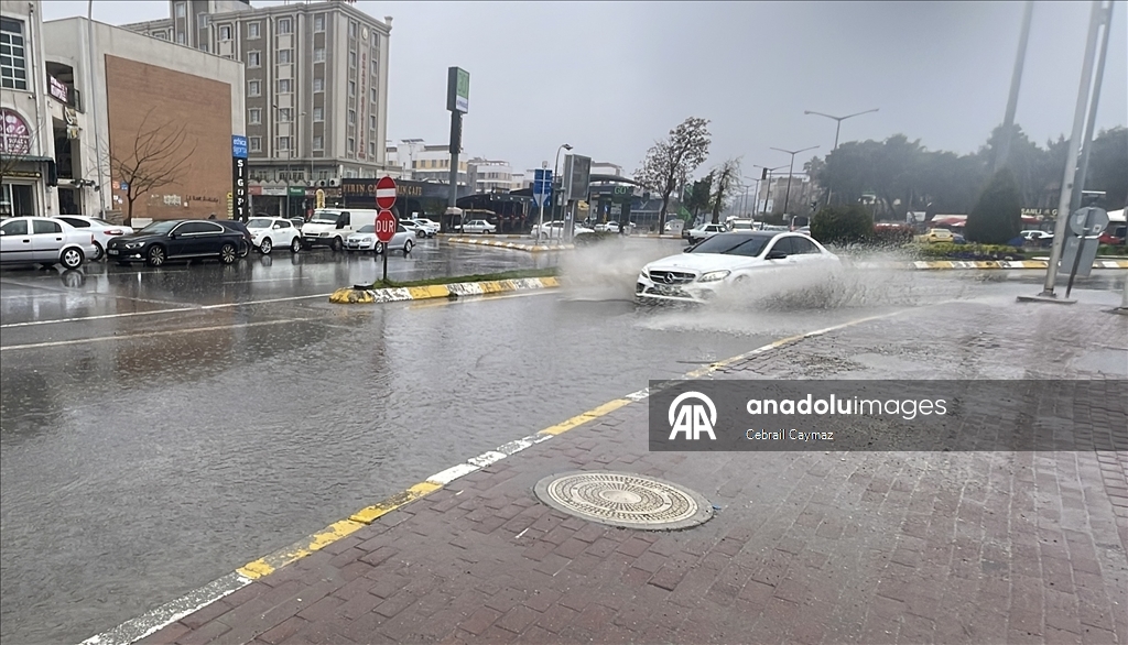 Gaziantep ve çevre illerde sağanak etkili oluyor