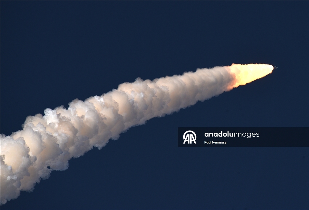 НАСА запустило космический корабль Orion к Луне в рамках миссии Artemis II