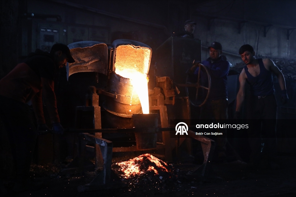 Gaziantep’te dökümhanelerde zorlu mesai