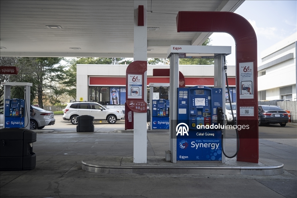 Цена бензина в США превысила 4 доллара за галлон 3