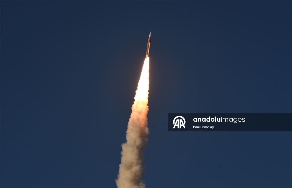 НАСА запустило космический корабль Orion к Луне в рамках миссии Artemis II