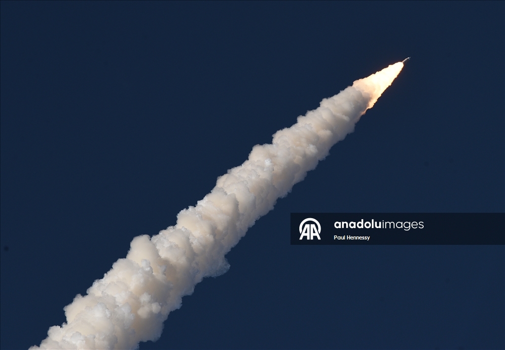 НАСА запустило космический корабль Orion к Луне в рамках миссии Artemis II