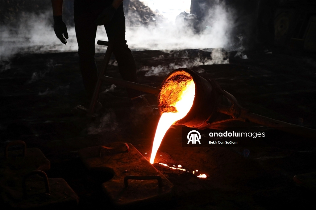 Gaziantep’te dökümhanelerde zorlu mesai