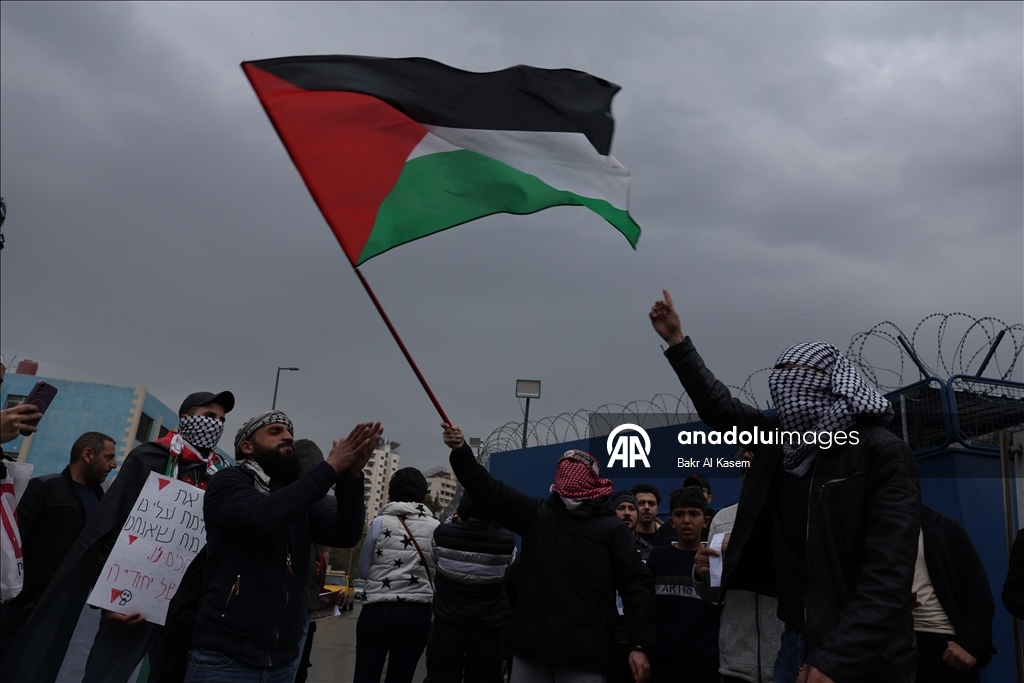 دمشق.. مظاهرة للتنديد بالقانون الإسرائيلي بشأن إعدام الأسرى الفلسطينيين