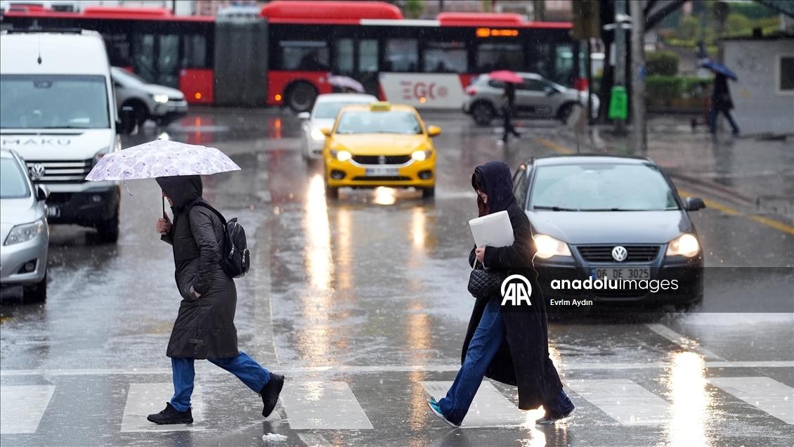 Bazı illerde sağanak etkili oldu