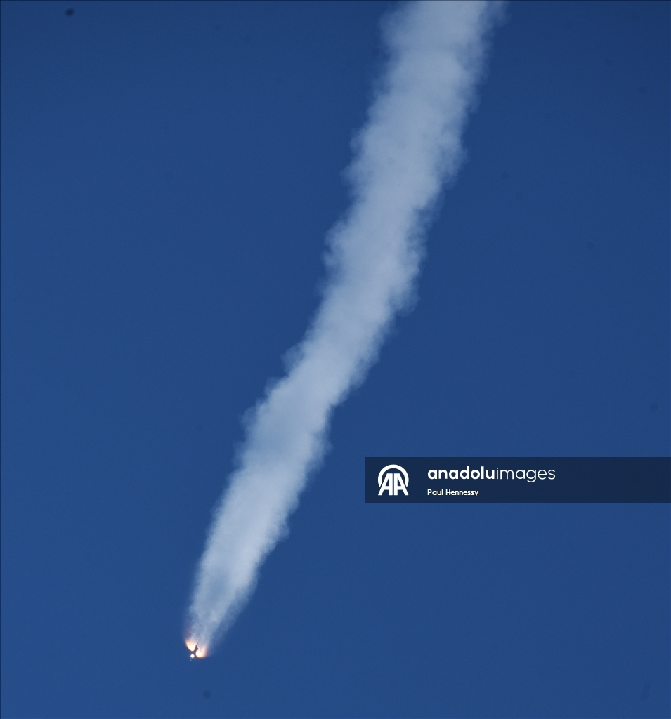 НАСА запустило космический корабль Orion к Луне в рамках миссии Artemis II