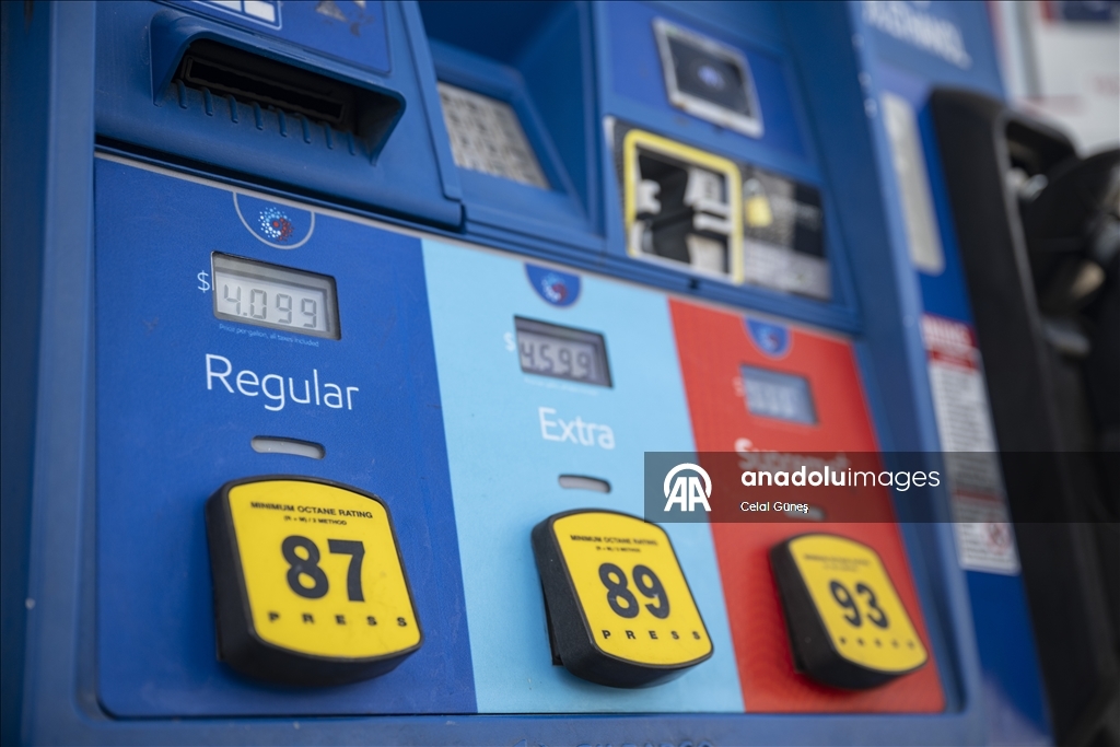 Цена бензина в США превысила 4 доллара за галлон