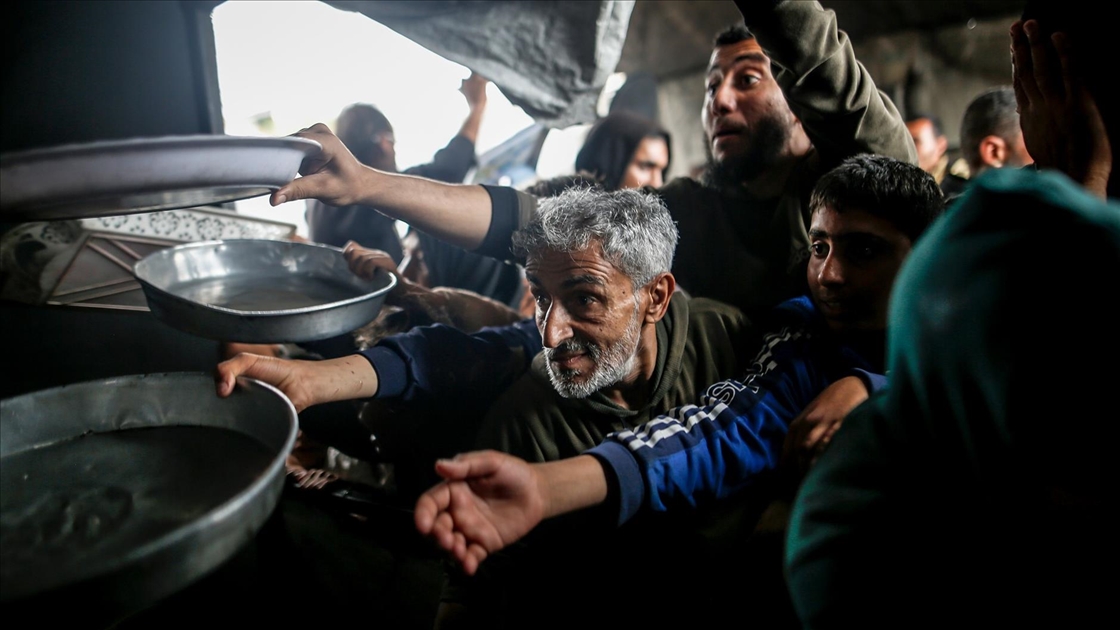 Gazze'deki Filistinlilere yemek dağıtımı yapıldı