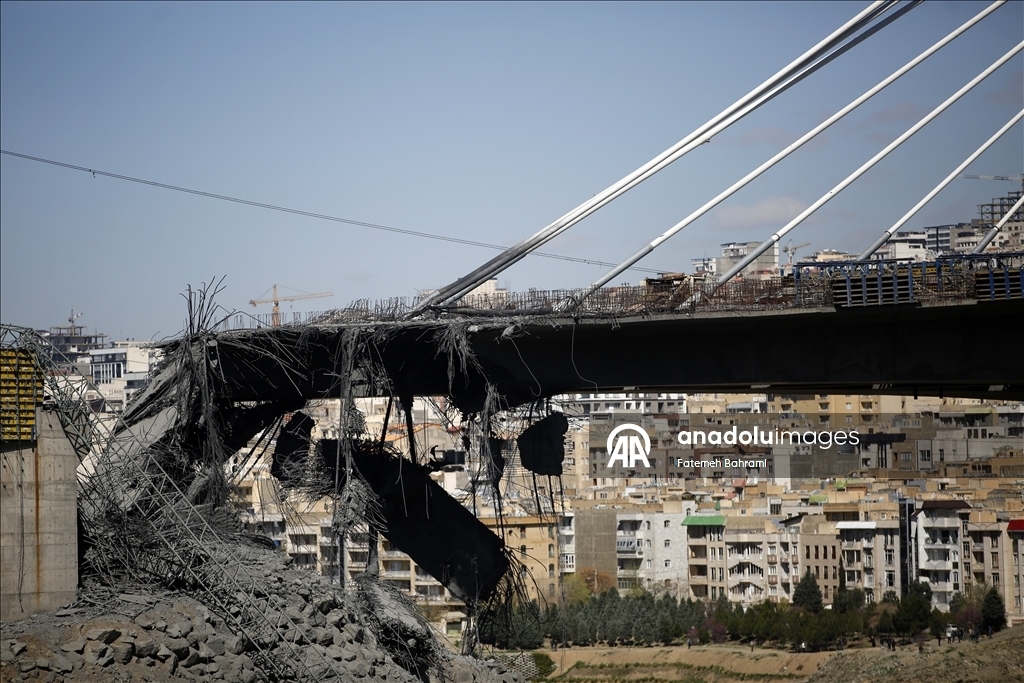 "Анадолу" заснял разрушенный после ударов США мост B1 между Тегераном и Кереджем 15