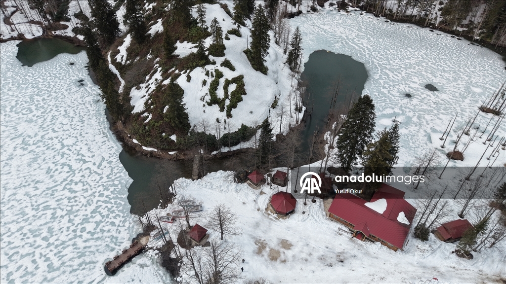 Borçka Karagöl Tabiat Parkı ziyaretçilerini ağırlamaya başladı