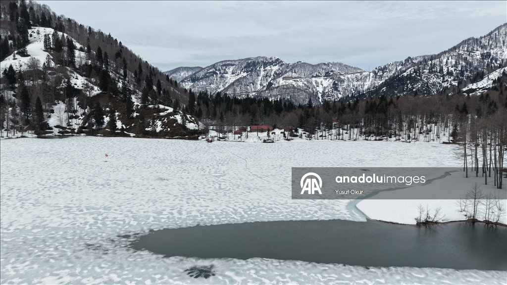 Borçka Karagöl Tabiat Parkı ziyaretçilerini ağırlamaya başladı