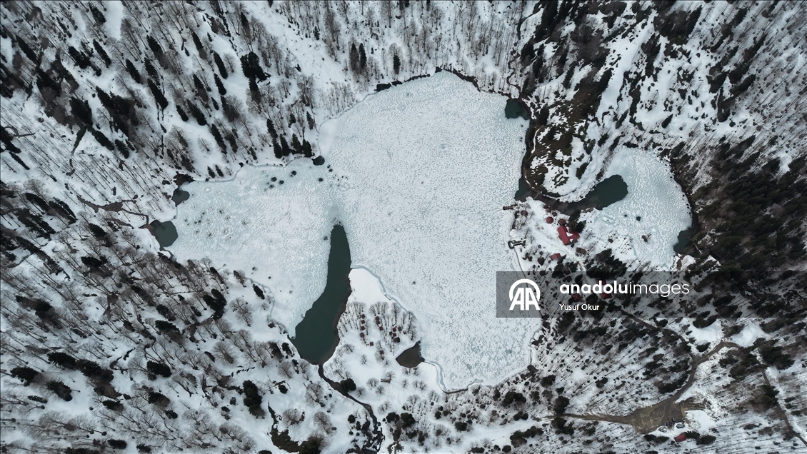 Borçka Karagöl Tabiat Parkı ziyaretçilerini ağırlamaya başladı