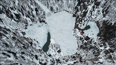 Borçka Karagöl Tabiat Parkı ziyaretçilerini ağırlamaya başladı