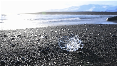 İzlanda’nın güneyindeki Jökulsarlon Buzul Lagünü ve Diamond Beach