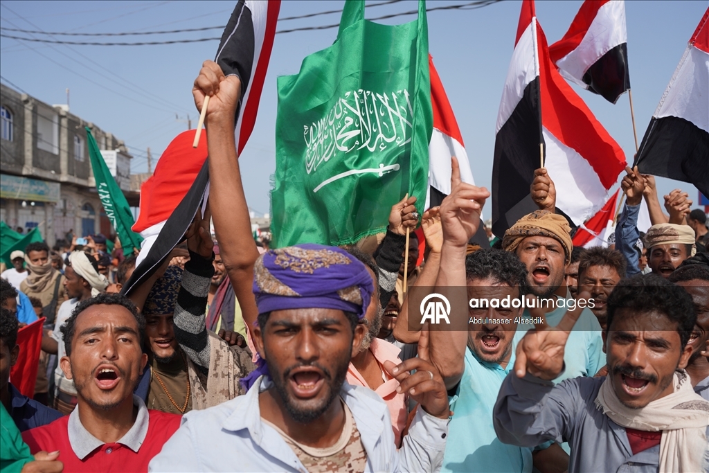 اليمن.. تظاهرة حاشدة تضامناً مع السعودية ودول الخليج وتنديداً بالقصف الإيراني