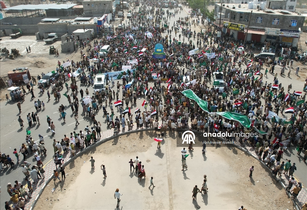 اليمن.. تظاهرة حاشدة تضامناً مع السعودية ودول الخليج وتنديداً بالقصف الإيراني