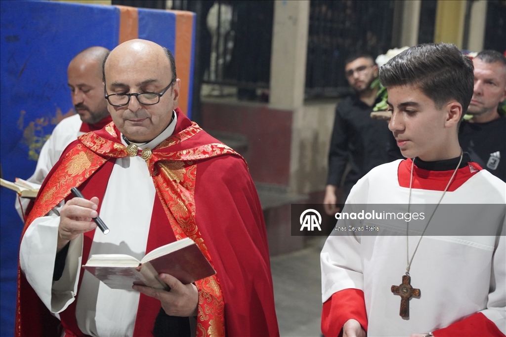 مسيحيو غزة يحيون الجمعة العظيمة وسط الحصار ومعاناة الحرب