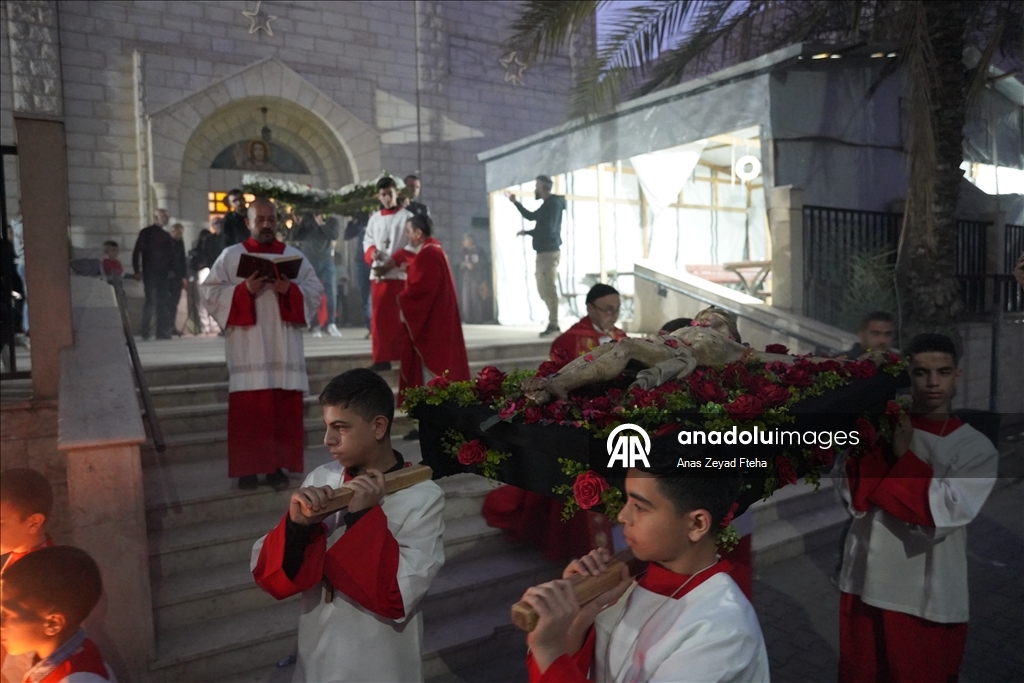 مسيحيو غزة يحيون الجمعة العظيمة وسط الحصار ومعاناة الحرب