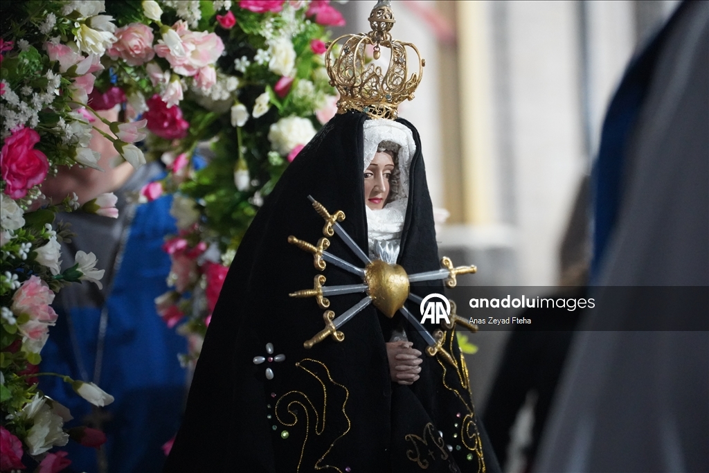 مسيحيو غزة يحيون الجمعة العظيمة وسط الحصار ومعاناة الحرب