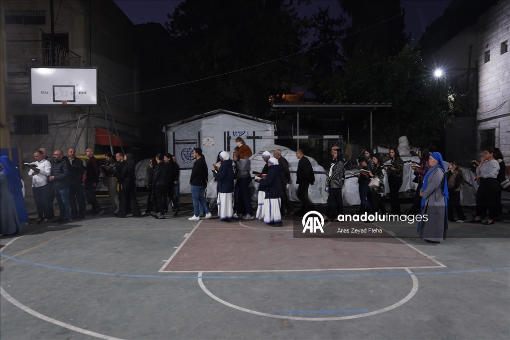 مسيحيو غزة يحيون الجمعة العظيمة وسط الحصار ومعاناة الحرب