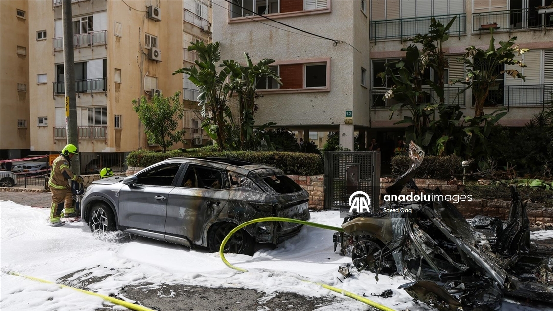 Tel Aviv yakınlarındaki Ramat Gan'a düşen füze parçaları hasara yol açtı