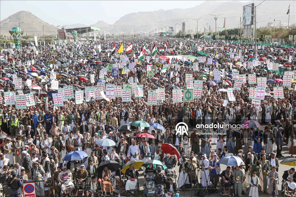 متظاهرون يمنيون يطالبون "الحوثي" بمواصلة العمليات ضد إسرائيل وأمريكا