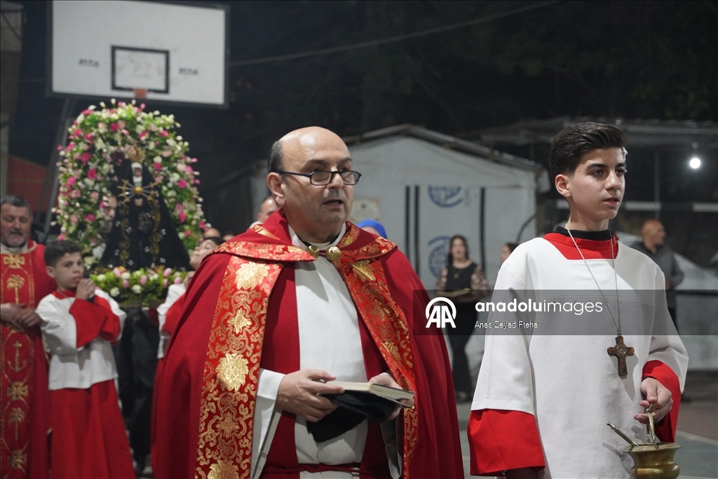 مسيحيو غزة يحيون الجمعة العظيمة وسط الحصار ومعاناة الحرب