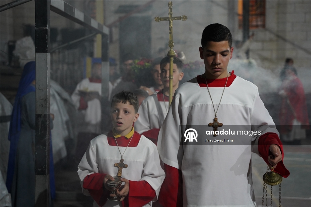 مسيحيو غزة يحيون الجمعة العظيمة وسط الحصار ومعاناة الحرب