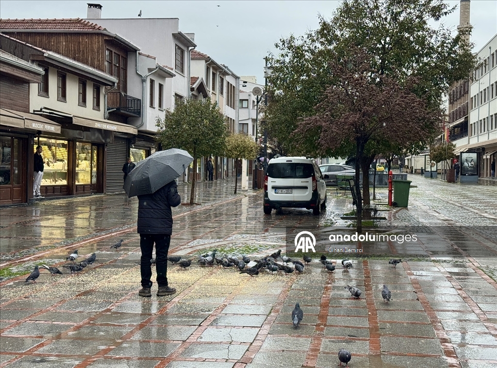 Edirne'de sağanak hayatı olumsuz etkiledi
