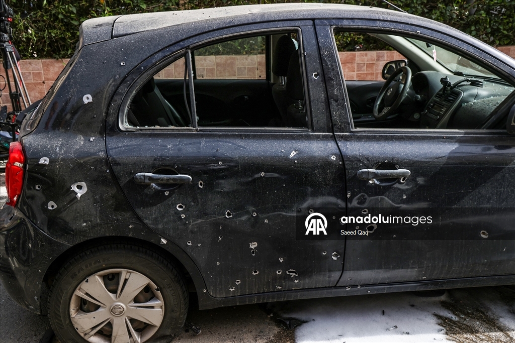 Tel Aviv yakınlarındaki Ramat Gan'a düşen füze parçaları hasara yol açtı