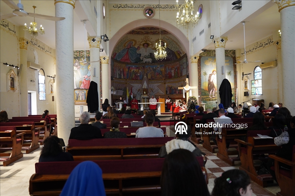 مسيحيو غزة يحيون الجمعة العظيمة وسط الحصار ومعاناة الحرب