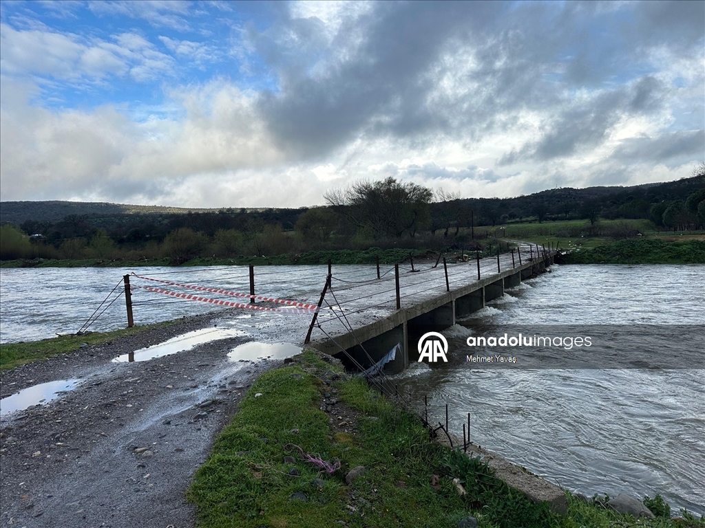 Çanakkale'de sağanak etkili oluyor