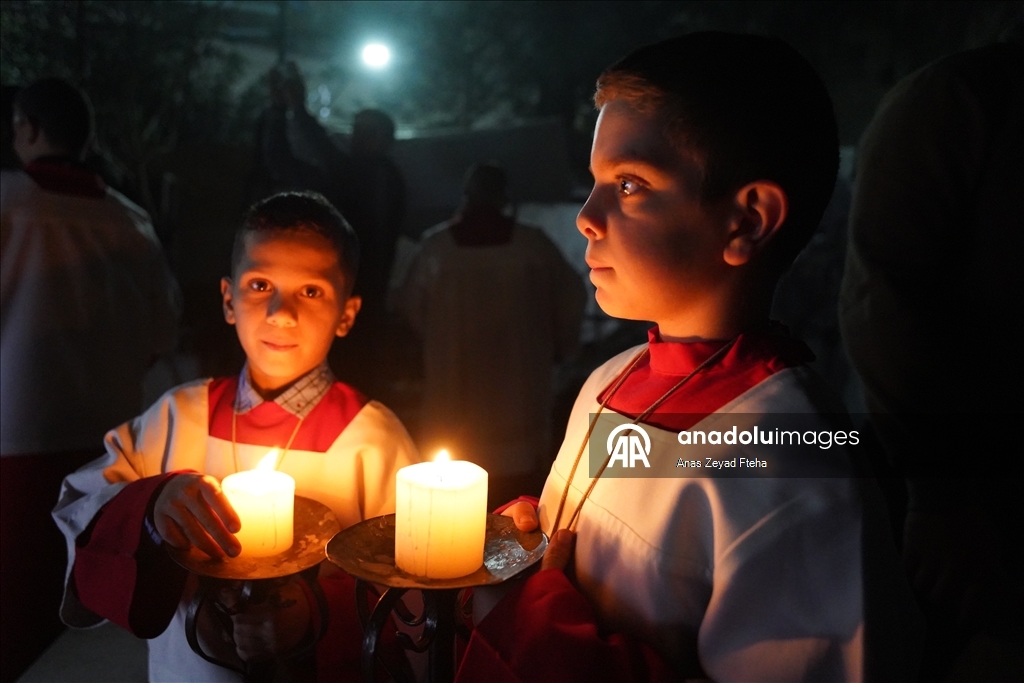 مسيحيو غزة يحيون الجمعة العظيمة وسط الحصار ومعاناة الحرب
