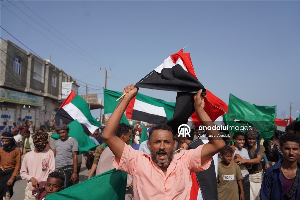 اليمن.. تظاهرة حاشدة تضامناً مع السعودية ودول الخليج وتنديداً بالقصف الإيراني