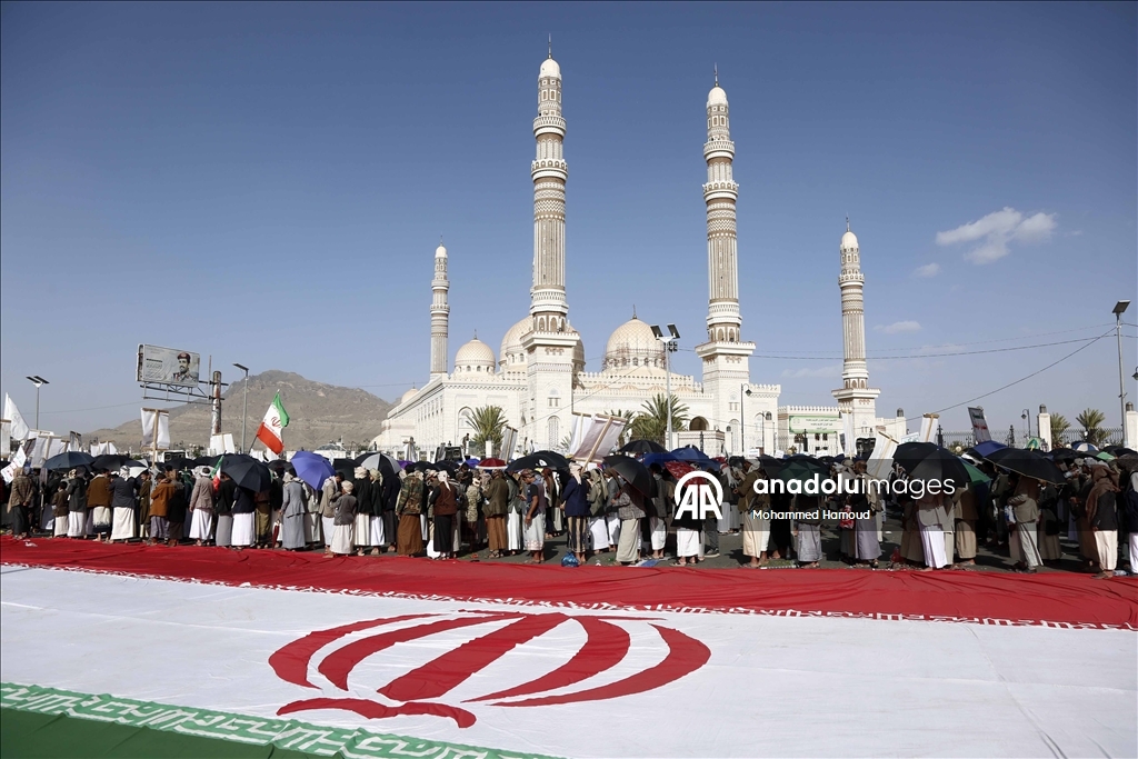 متظاهرون يمنيون يطالبون "الحوثي" بمواصلة العمليات ضد إسرائيل وأمريكا