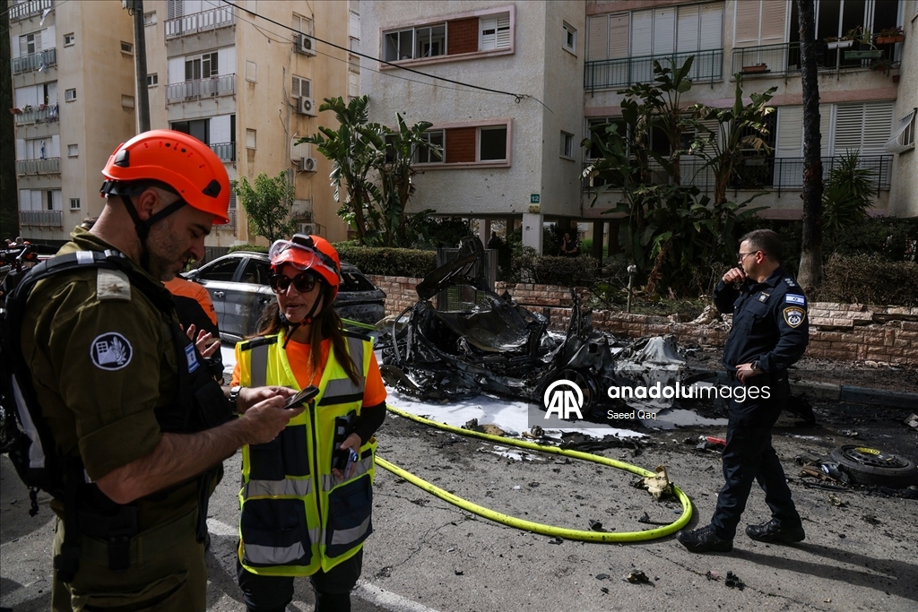 Tel Aviv yakınlarındaki Ramat Gan'a düşen füze parçaları hasara yol açtı