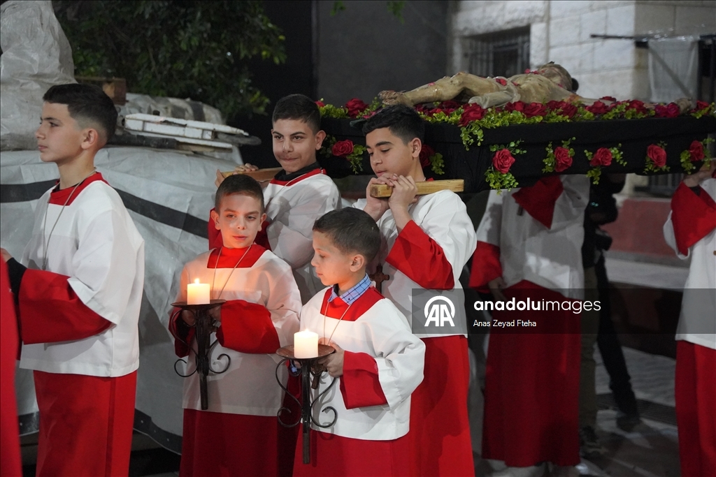مسيحيو غزة يحيون الجمعة العظيمة وسط الحصار ومعاناة الحرب