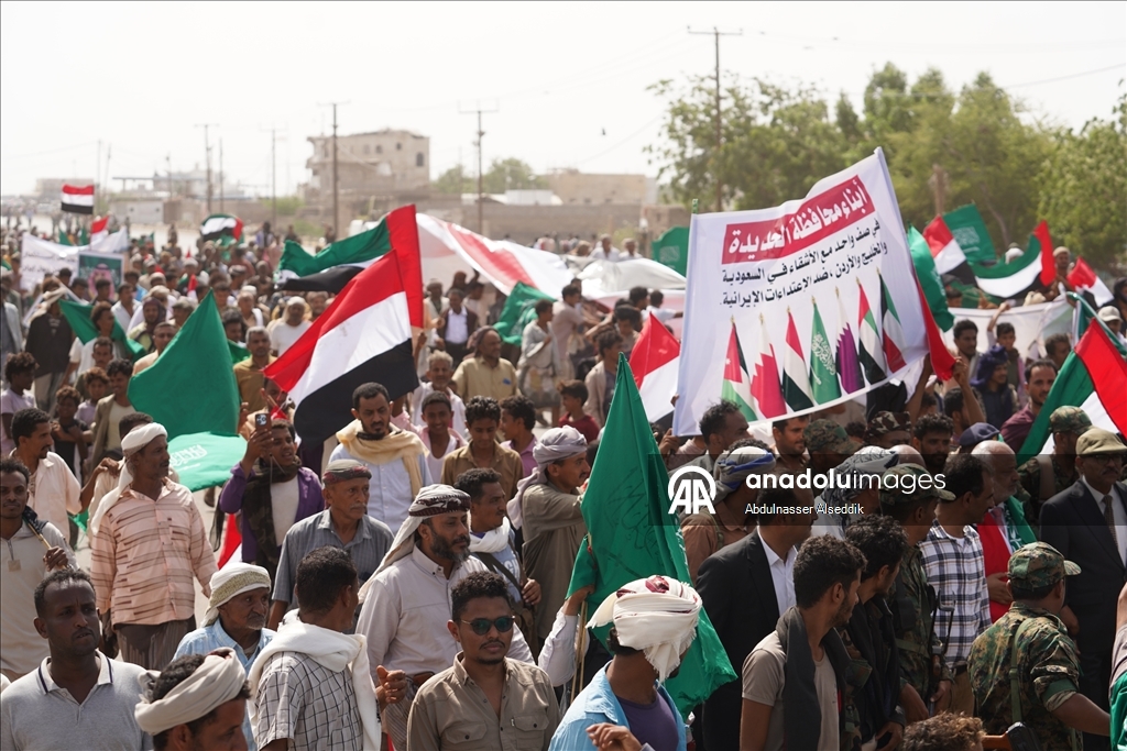 اليمن.. تظاهرة حاشدة تضامناً مع السعودية ودول الخليج وتنديداً بالقصف الإيراني
