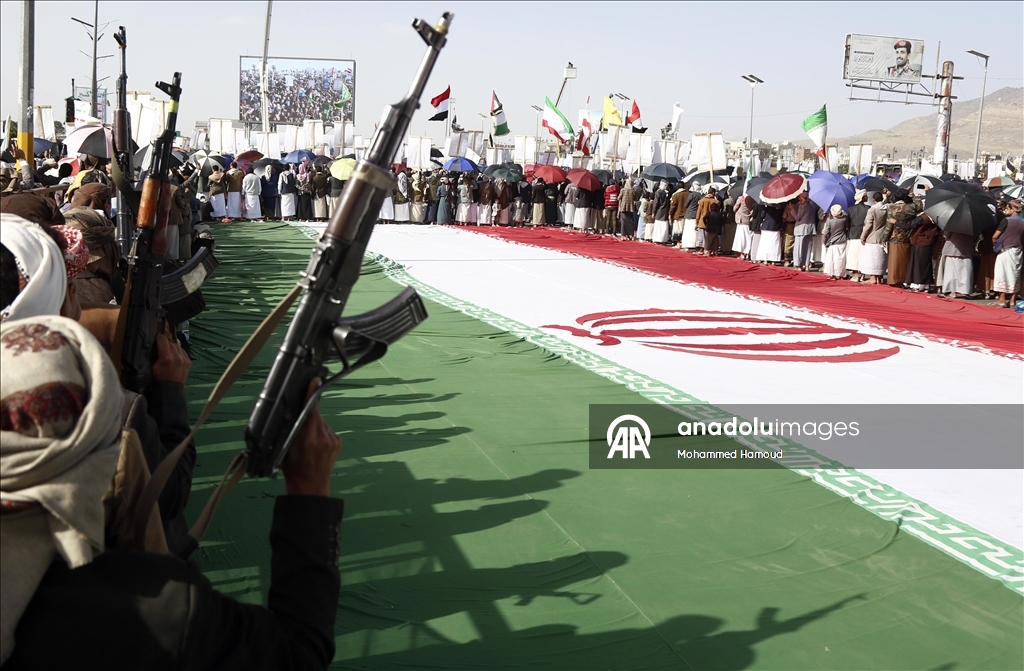 متظاهرون يمنيون يطالبون "الحوثي" بمواصلة العمليات ضد إسرائيل وأمريكا