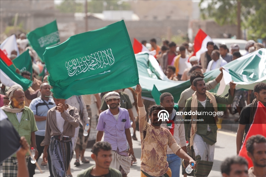 اليمن.. تظاهرة حاشدة تضامناً مع السعودية ودول الخليج وتنديداً بالقصف الإيراني