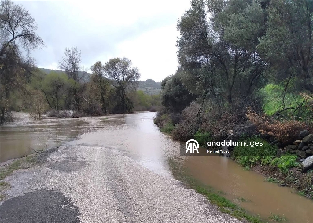Çanakkale'de sağanak etkili oluyor