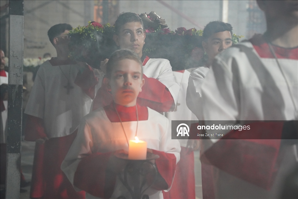 مسيحيو غزة يحيون الجمعة العظيمة وسط الحصار ومعاناة الحرب