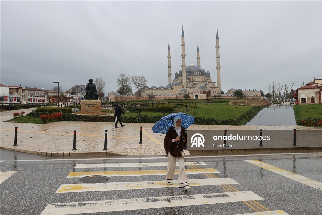 Edirne'de sağanak hayatı olumsuz etkiledi
