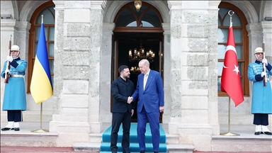 Cumhurbaşkanı Erdoğan, Ukrayna Devlet Başkanı Zelenskiy'i resmi törenle karşıladı