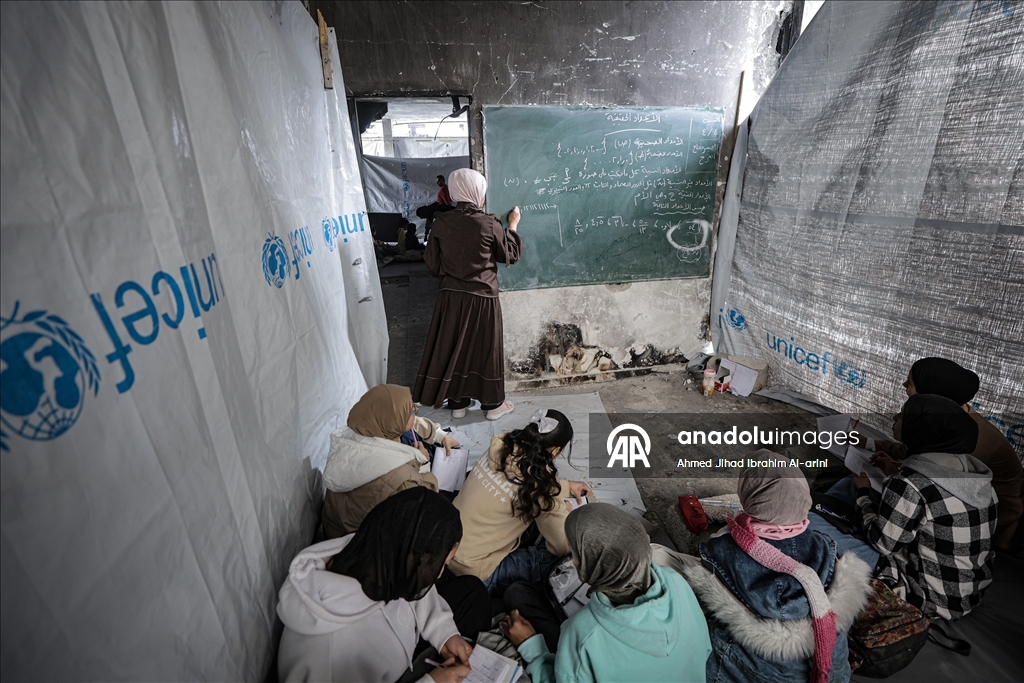 Filistinli çocuklar zorlu koşullarda Çocuk Günü’nü karşılıyor