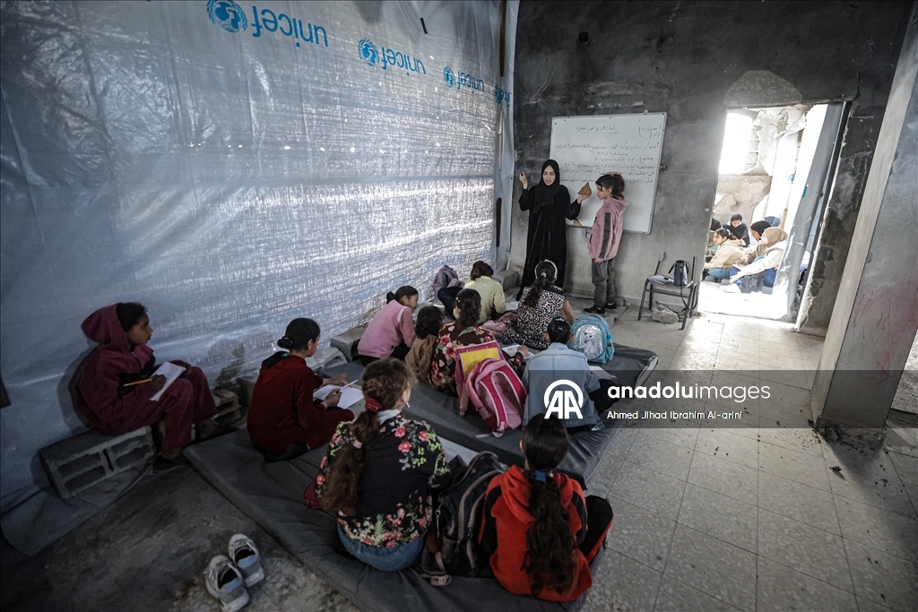 Filistinli çocuklar zorlu koşullarda Çocuk Günü’nü karşılıyor