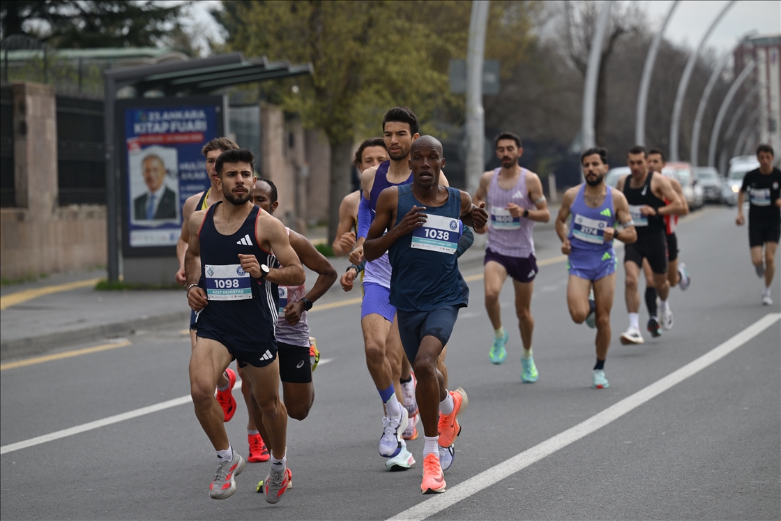 تنظمه الأناضول.. انطلاق "سباق الجري 1920" في أنقرة